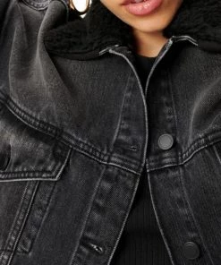 GOOD AMERICAN Good Oversized Trucker Jacket 20 GOOD AMERICAN Good Oversized Trucker Jacket -GOOD AMERICAN Sales unnamed file 1309