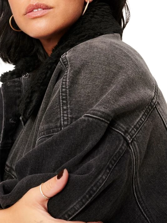 GOOD AMERICAN Good Oversized Trucker Jacket 11 GOOD AMERICAN Good Oversized Trucker Jacket - Image 11