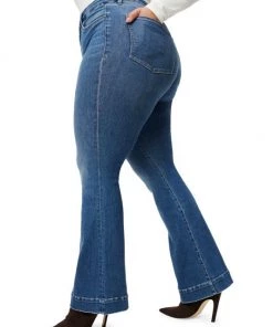 GOOD AMERICAN Good Legs High-Rise Stretch Flare Jeans 18 GOOD AMERICAN Good Legs High-Rise Stretch Flare Jeans -GOOD AMERICAN Sales unnamed file 245